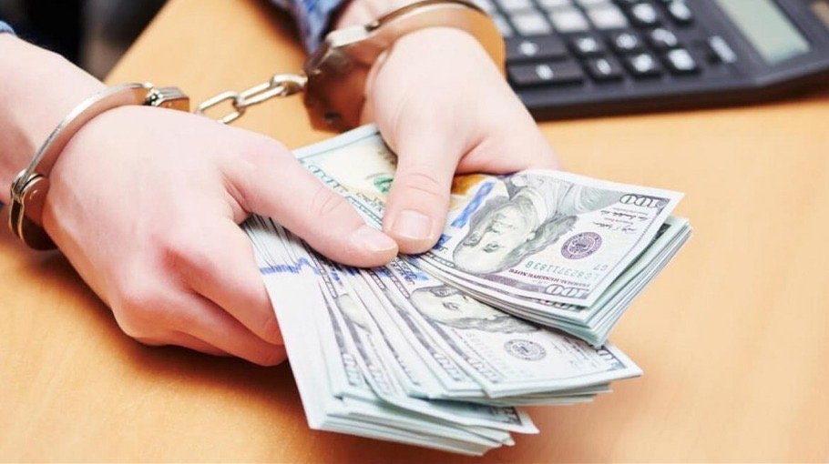 Урганчлик фирибгар танишини қурилиш сабабли 2 миллиард сўм пулга чув туширди.