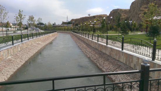 Хоразмда минглаб километр канал ва ариқлар тозаланади
